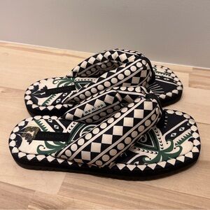 FARM Rio Scarf Puffy Flip Flop Size 7